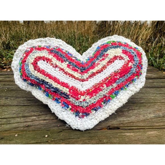 Vintage Heart Shaped Rag Rug Accent Pillow Farmhouse Primitive Red White - Picture 11 of 16